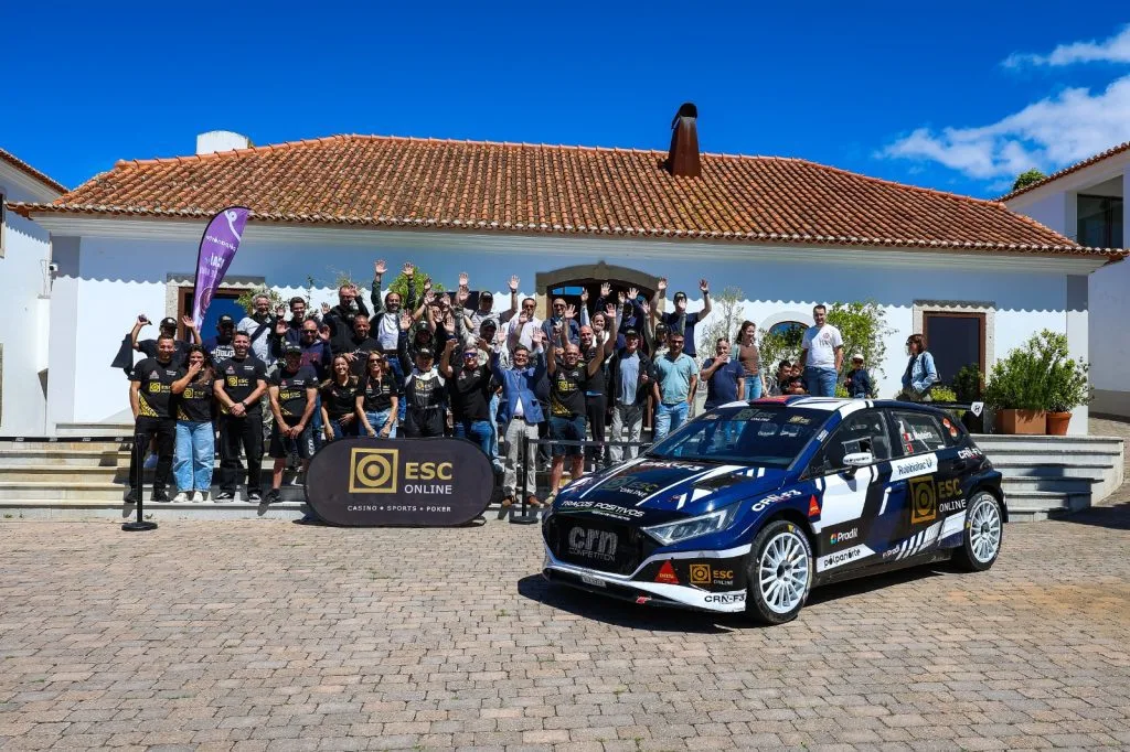 Team ESC Online com carro de rally